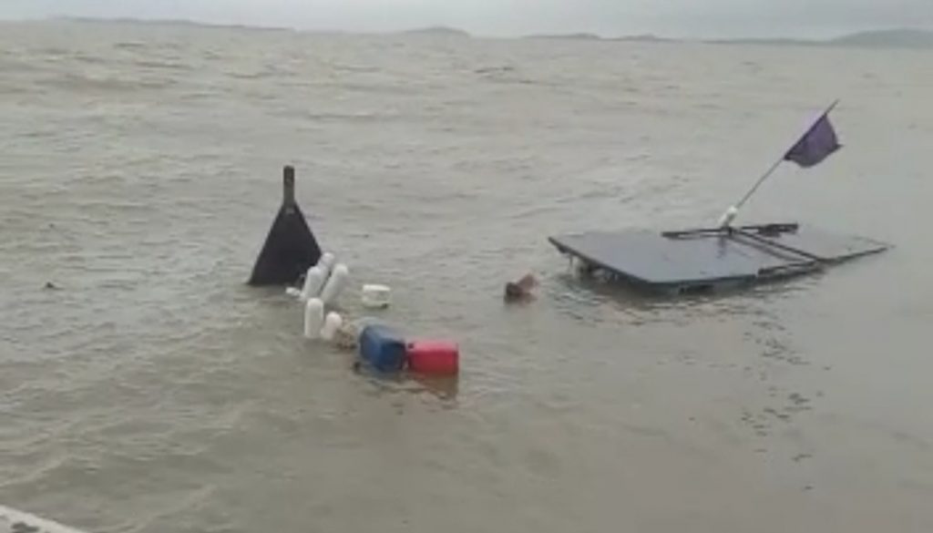 kapal nelayan jaring kurau asal Karimun tenggelam di perairan Pulau Lalang Kecamatan Kundur Barat Kabupaten Karimun, Provinsi Kepulauan Riau, beberapa waktu lalu. (ft dok lendoot)