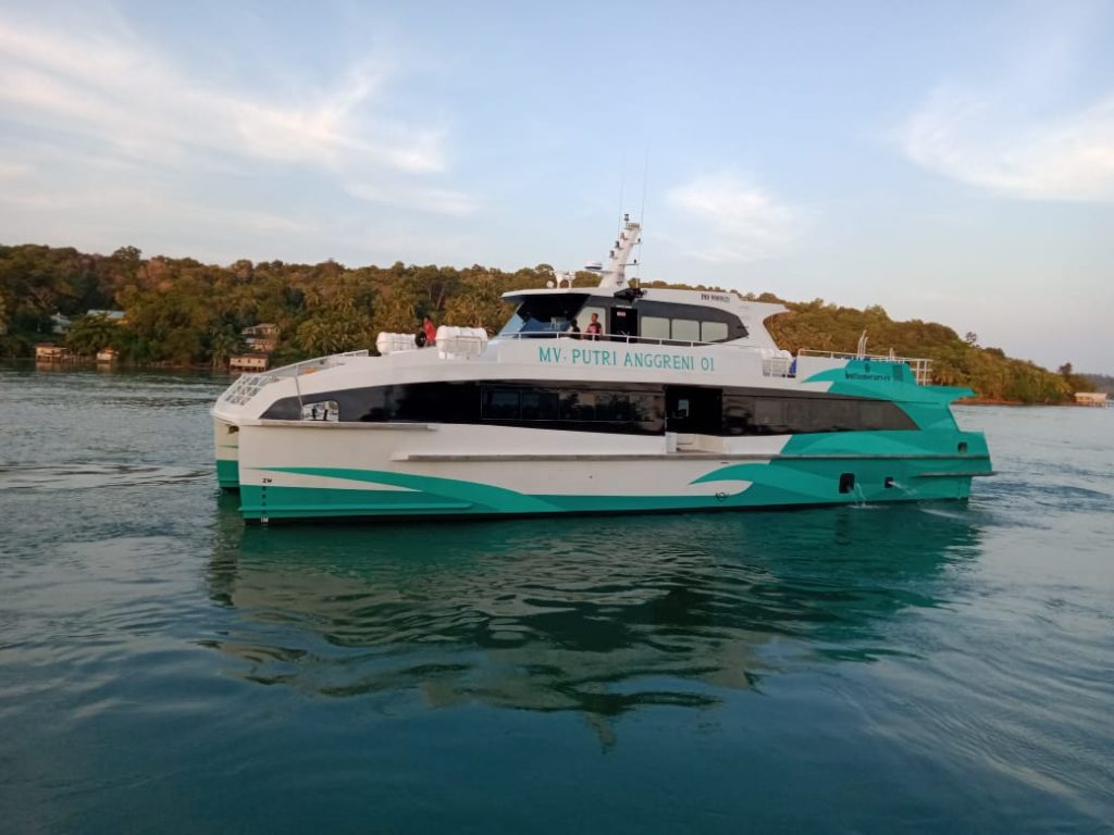 MV Putri Anggreni salah satu armada transpotasi laut ke Putri Harbour Johor Malaysia. (ift ptputrianggreaeni)