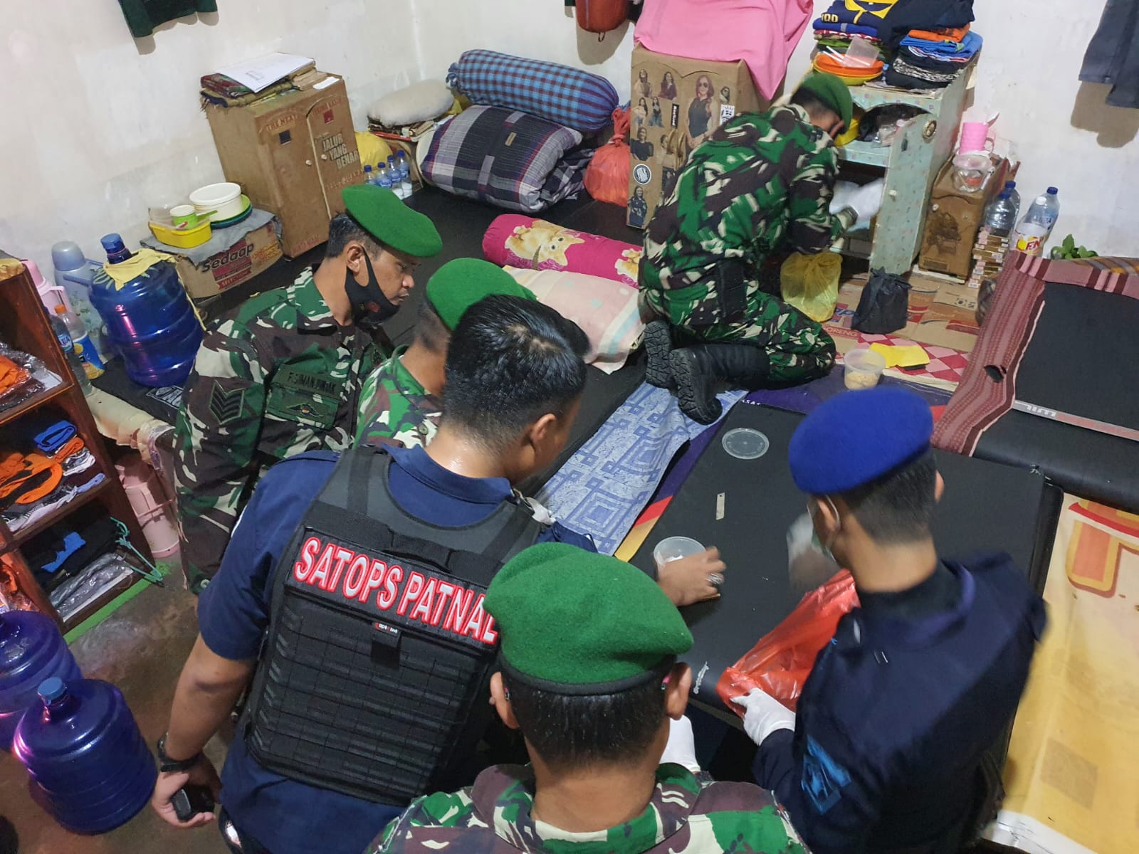 Tengah Malam, TNI-Polri dan BNNK Geledah Barang-barang Milik Tahanan Rutan Karimun