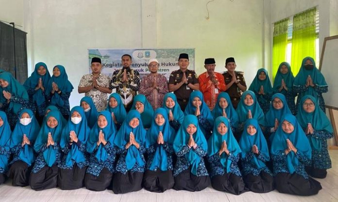 Kacabjari Tarempa Roy Huffington Ajak Santri Hindari Aksi Bullying