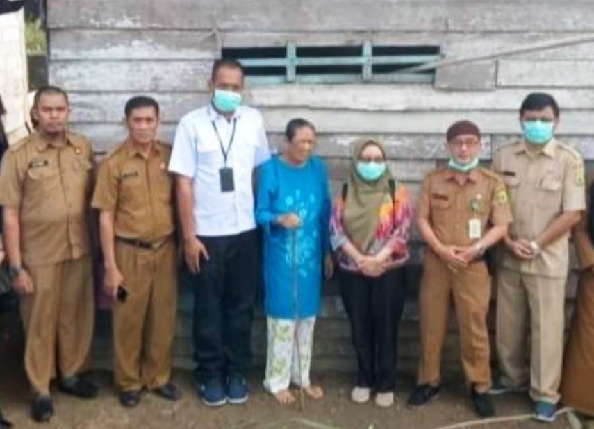 Mensos Tri Rismaharini Perintahkan Bawahannya Bantu Nenek Tunanetra di Lingga