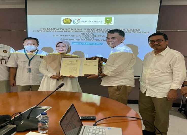 PEM Akamigas Beri 6 Anak Natuna Kuliah Gratis, Bupati: Semoga Berkelanjutan