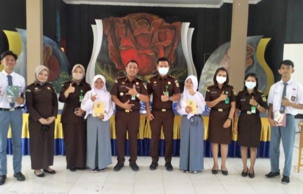 Jaksa Lingga Ajak Siswa SMANSA Singkep Kenali Hukum dan Jauhi Hukuman