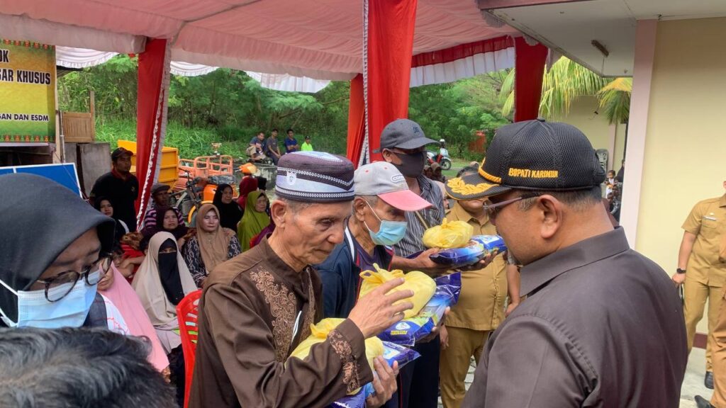 Kepala Dinas Perindustrian dan Perdagangan Provinsi Kepri Aries Fariandi, mengungkapkan Pemprov Kepri sudah berkoordinasi dengan Pemkab dan Pemkot untuk melihat situasi sepanjang Ramadan untuk melakukan operasi pasar. "Khusus di pulau Bintan, itu sepanjang Ramadhan ini ada beberapa operasi pasar yang akan kita lakukan, kita mulai di awal bulan lah karena biasanya daya beli masyarakat meningkat di awal bulan setelah mendapatkan gaji," ujarnya