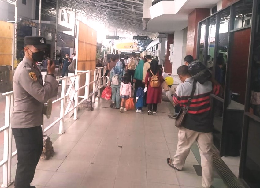 Petugas Pos Nataru Karimun Imbau Masyarakat Batalkan Bepergian Jika Tak Mendesak