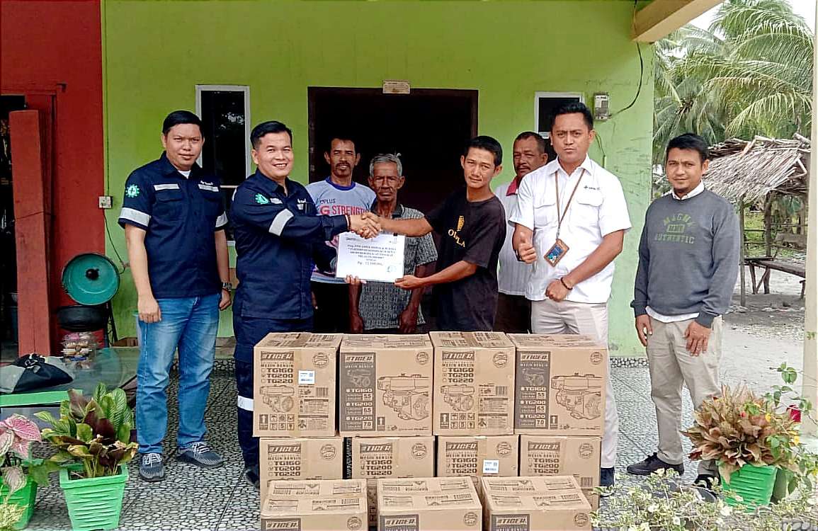 Tingkatkan Hasil Tangkapan Nelayan, PT Timah Tbk Kembali Serahkan Mesin Ketinting untuk Nelayan di Kabupaten Karimun