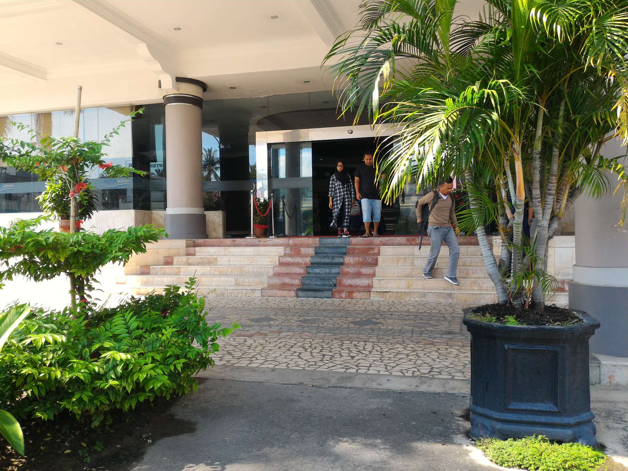 Ilustrasi suasana salah satu hotel di Karimun yang diminta menggunakan genset jika daya listrik PLN tidak mencukupi saat beban puncak. Foto diambil beberapa waktu lalu. (dok Lendoot.com)