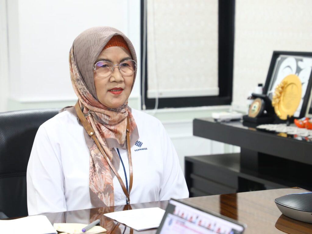 Dalam sebuah pemberitaan seorang karyawan menuntut upah kerja lembur yang kemudian disebar melalui media sosial Instagram, dengan akun undercover.id. Diketahui belakangan, ini berasal dari PT Sai Apparel Industries yang berlokasi di Desa Harjowinangun, Godong, Grobogan, Jawa Tengah. “Merespon pemberitaan keluhan karyawan kerja lembur tetapi mengaku tidak dibayar, Kemnaker sangat prihatin kok masih terjadi hal itu, “ ujar Dirjen Binwasnaker & K3 Kemnaker, Haiyani Rumondang