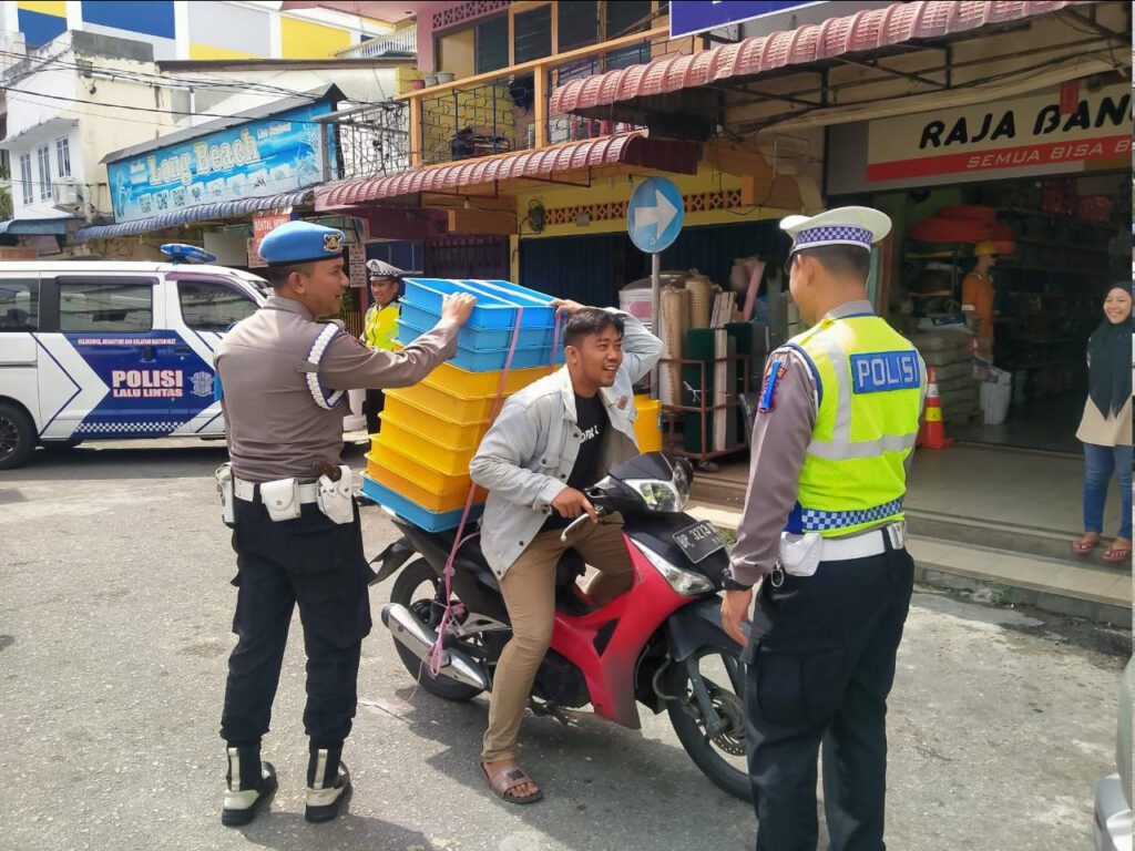 Ratusan pengendara diberikan teguran selama Operasi Keselamatan 2023. (Foto: Dokumen Polisi)