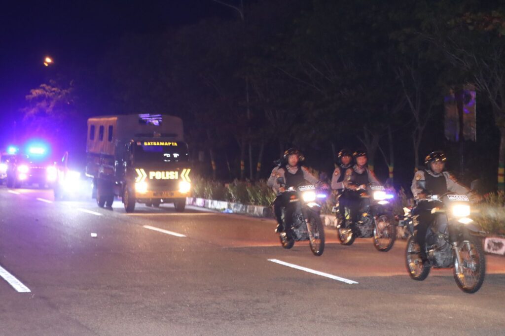 Kegiatan cipta kondisi gabungan dilaksanakan untuk mengantisipasi adanya kegiatan balap liar. Ini juga sebagai tindak lanjut aspirasi masyarakat kepada Kapolres Karimun saat menggelar Jumat Curhat sebelumnya. Sasaran Patroli malam ini adalah area yang diduga biasa digunakan untuk balap liar, kerumunan masyarakat, objek vital serta tempat - tempat yang dianggap rawan.