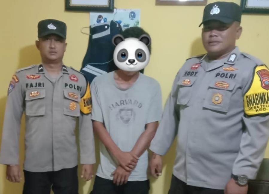 Sore harinya, seorang pria yang diketahui HEP diduga sebagai pemilik mengambil barang tersebut. Saat pelaku akan membawa barang tersebut, personel Polsek Moro Polres Karimun memberhentikannya di jalanan. Kemudian HEP langsung digelandang ke pos polisi untuk dilakukan pemeriksaan mendalam. “Dari hasil pengecekan barang tersebut terdapat dua kotak yang berisi baju bubuk dan kotak kecil yang di dalamnya terdapat plastik bening kecil yang diduga narkotika jenis sabu.”
