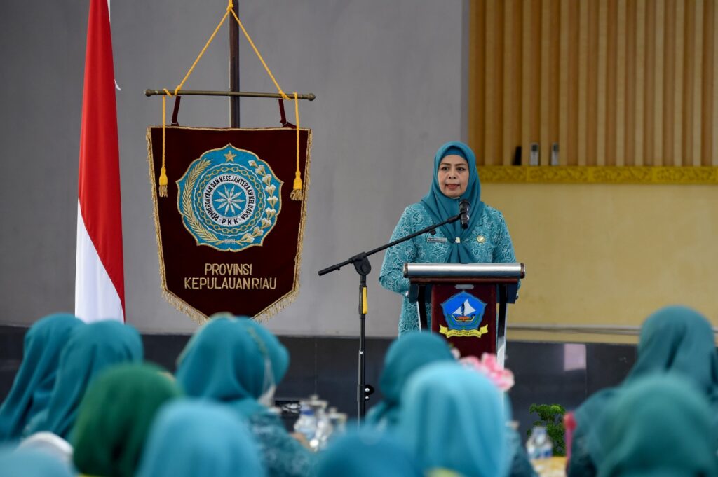 Dewi Kumalasari Ansar meminta agar TP-PKK Kabupaten Bintan lebih aktif melakukan pembinaan terhadap TP-PKK Kecamatan hingga Desa di Bintan untuk mengoptimalkan implementasi 10 program pokok PKK dalam mendorong masyarakat Kabupaten Bintan sejahtera. "Jadi pembinaan dan monitoring tidak hanya dilakukan saat para pengurus TP-PKK Bintan melakukan Monev, saya ingin pembinaan dan monitoring ini selalu dilaksanakan dalam setiap kegiatan TP-PKK Bintan," pintanya.