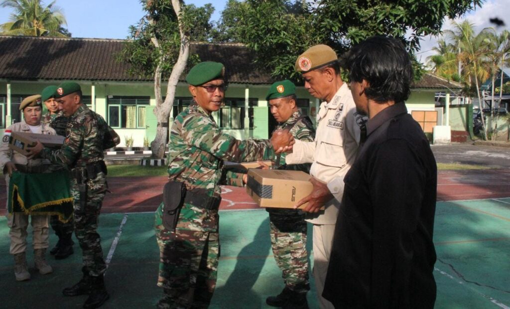 Selain staf teritorial, perangkat pendukung kinerja itu juga diserahkan ke pihak staf Intelijen dan staf Operasional. “Dukungan ini internal dari Satuan sebagai wujud perhatian demi terlaksananya kinerja yang optimal,” kata Letkol Armen seperti rilis yang dikirim ke meja redaksi lendoot.com.