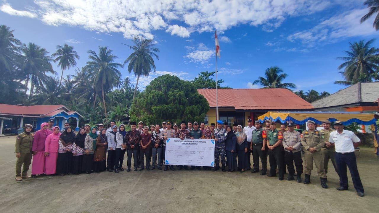 Deklarasi ini berbentuk keinginan bersama agar tidak membakar lahan perkebunan dan hutan bersama forum kordinasi pimpinan kecamatan (Forkopimcam). Apel digelar di lapangan apel Polsek Midai. Apel dipimpin Kapolsek Midai Iptu Ronald Tampubolon diikuti personel, Dandramil 05/Midai, Satpol PP, Lurah, Kades, Tokoh Agama, Tokoh Adat, Tokoh Masyarakat, Ormas dan RT/RW se Kecamatan Midai dan Suak Midai. Iptu Ronald Tampubolon menjelaskan apel pencegahan kebakaran hutan dan lahan kabupaten Natuna Tahun 2023 di Polsek Midai sebagai bentuk kesiapan dalam menanggulangi bencana kebakaran hutan dan lahan di Kabupaten Natuna khususnya wilayah hukum Polsek Midai.