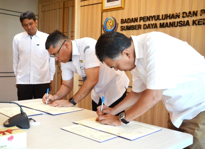 Bupati Wan Siswandi Realisasikan Anak Nelayan di Natuna Kuliah Gratis