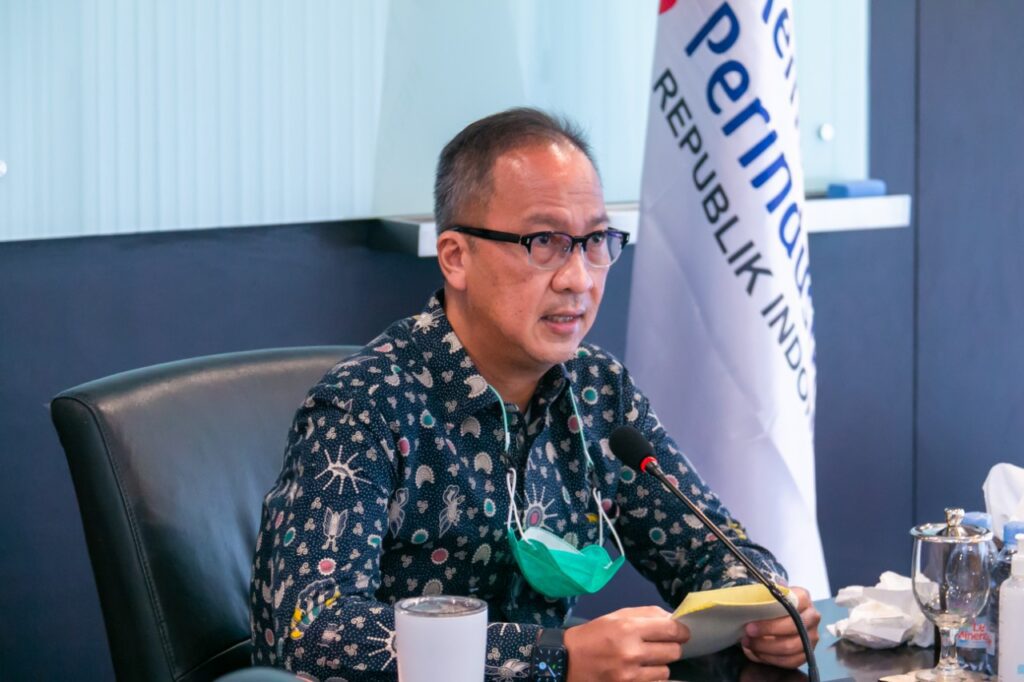 Dinar Standard dalam laporannya menyebutkan, umat muslim dunia akan membeli produk halal dengan nilai mencapai USD2,8 trilliun di 2025. Hal ini disampaikannya terkait pameran yang akan berlangsung pada 9 hingga 12 Mei 2023 seeprti dikutip dari infopublik, Kamis (11/5/2023). Sementara itu, Bank Indonesia memperkirakan sektor prioritas Halal Value Chain (HVC) di dalam negeri, yaitu pertanian, makanan dan minuman halal, fesyen muslim dan pariwisata ramah muslim akan tumbuh sebesar 4,5 – 5,3 persen pada tahun 2023, yang diproyeksikan mampu menopang lebih dari 25 persen ekonomi nasional. “Pertumbuhan ekonomi syariah dan industri halal juga semakin kokoh ditopang oleh beberapa pendorong utama, antara lain besarnya populasi umat muslim, meningkatnya kesadaran terhadap nilai-nilai etika Islam yang berkaitan dengan konsumsi produk halal dan thoyyib, serta semakin banyak strategi dan program nasional yang didedikasikan untuk pengembangan produk dan layanan halal,” kata Agus saat pembukaan Pameran Produk Industri Halal di Jakarta