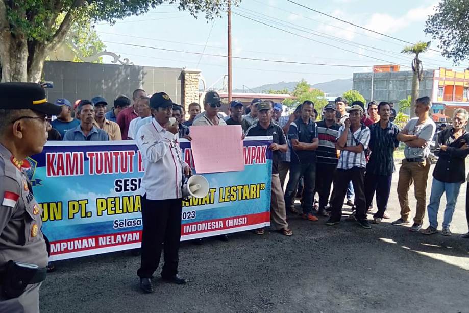 Demo di Kantor DPRD Karimun, Nelayan: Kapal Isap Timah Buat Kami Resah