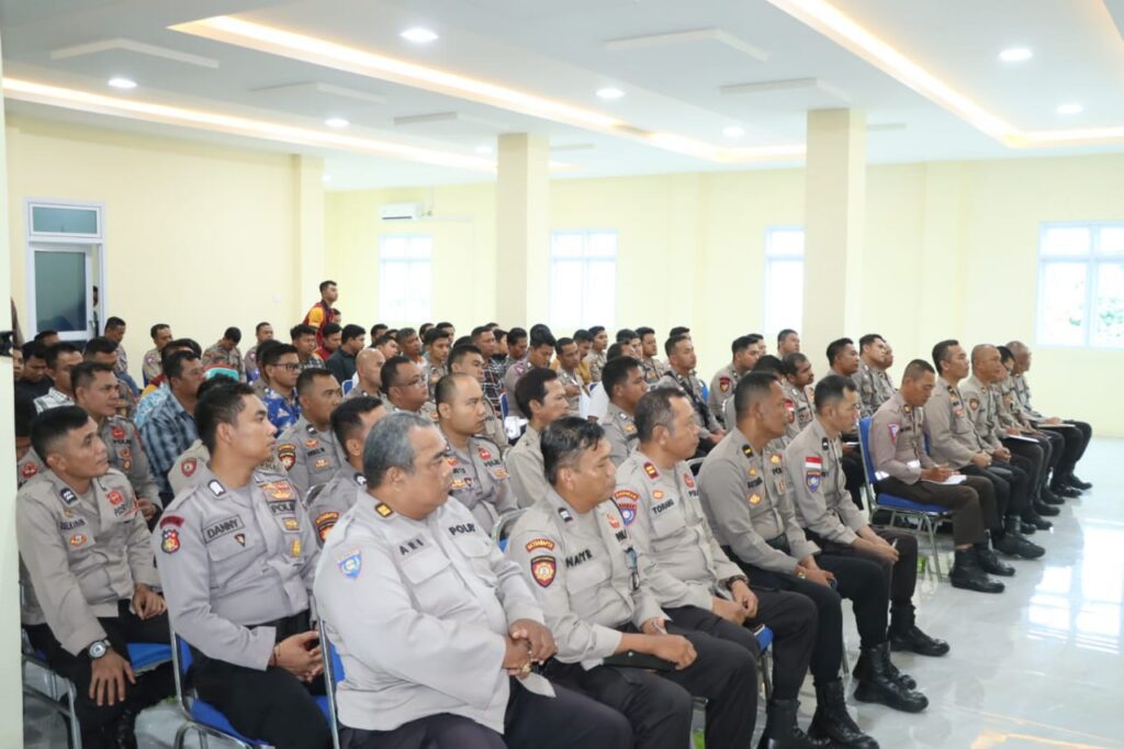 Polisi RW juga salah satu upaya Polri untuk mendekatkan layanan polisi di tengah masyarakat. Artinya, semboyannya dekat dan bersahabat betul-betul akan menjadi sebuah realita bahwa sampai dengan di tingkat RW polisi yang dapat digunakan untuk sarana mitra dan komunikasi Problem Solving dan sebagainya. "Artinya, polisi RW ini, konsepnya adalah lebih mendekatkan polisi kepada masyarakat sehingga apa yang menjadi keluhan masyarakat terkait gangguan kamtibmas bisa lebih mudah mencari solusinya," kata Ryky