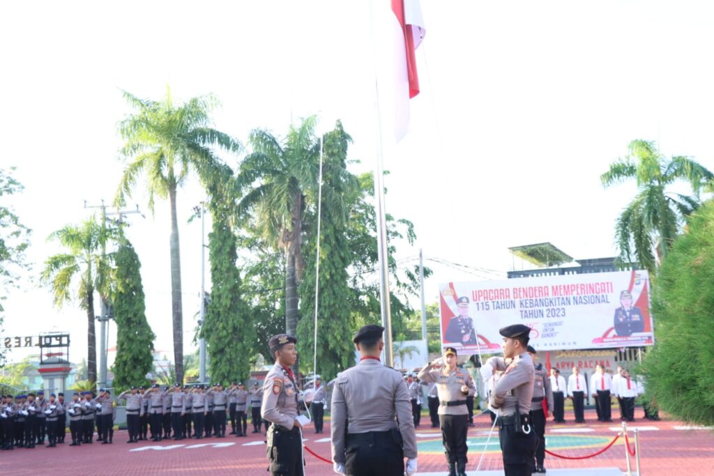 Kapolres Karimun AKBP Ryky W Muharam hadir memimpin jalannya upacara bendera tersebut. Tampak hadir pejabat utama Polres Karimun dan personel Polres dan Polres Jajaran Polres Karimun. Upacara yang dilaksanakan berlangsung secara khidmat . Dalam sambutan PLT Menteri Komunikasi dan Informatika RI Mahfud MD dibacakan oleh Kapolres Karimun. Mengutip perkataan dr Soetomo, Generasi yang mau berjuang untuk kemandirian bangsanya adalah generasi yang mencintai generasi penerusnya dan mencintai tanah airnya