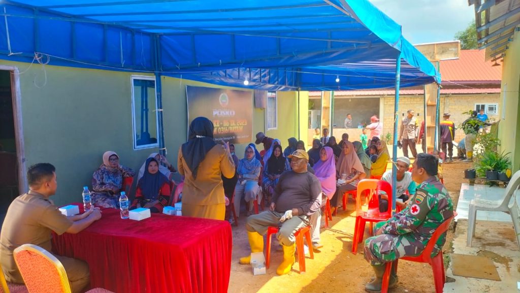 Kali ini warga di Kavling Seraya yang mendapatkan sentuhan kesehatan program tersebut. “Jadi kegiatan TMMD ini tidak hanya fokuskan pembangunan fisik, namun juga kegiatan-kegiatan non fisik seperti penyuluhan ini,” kata Pasiter Kodim 0316/Batam, Lettu Inf Sahrudi, Senin (22/5/2023). Lettu Inf Sahrudi mengatakan bahwa kegiatan non fisik yang dilaksanakan pada hari ke-13 ini berupa penyuluhan tentang kesehatan kepada seluruh masyarakat Kavling Seraya.