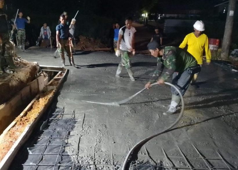Personel TNI Peras Keringat untuk Proyek Fisik TMMD Ke-116, Kodim 0316/Batam Minta Warga Rawat dengan Baik