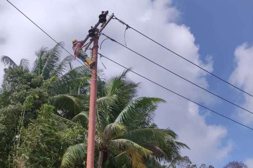 Listrik PLN sudah Menyala, Bupati: Pengungsi Bisa Kembali ke Rumahnya