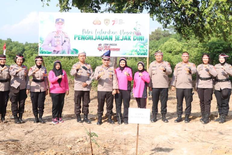 Polres Karimun Tanam 1.150 Pohon Bakau di Pulau Buru