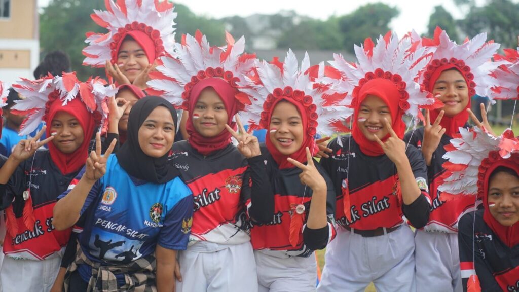 Peserta Lomba Gerak Jalan Kreatif di Lingga, kemarin. (ft fujiamar)