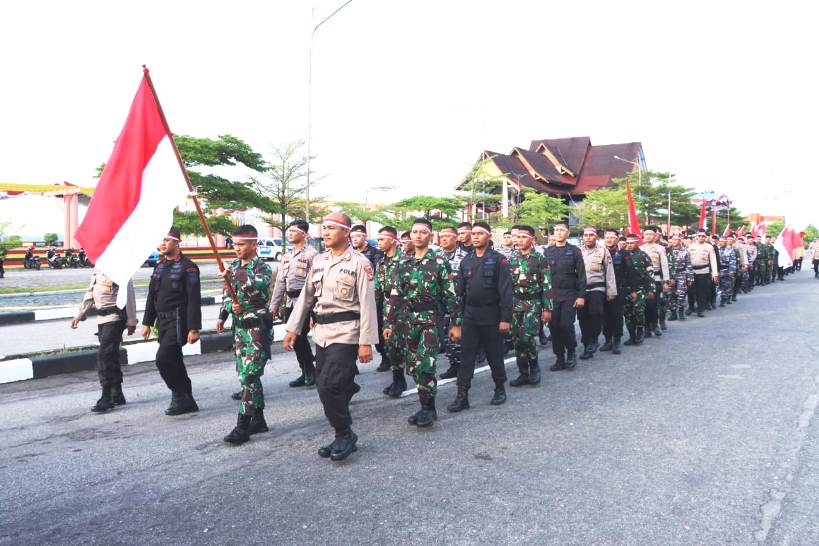 Suasana Kirab Kebangsaam Merah Putih di Coastal Area menuju Tugu STQ Karimun, pagi tadi. (ft yudi)
