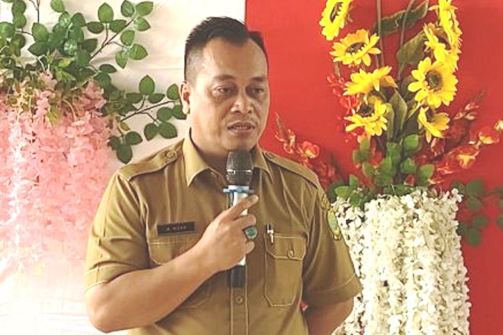 Bupati Lingga M Nizar saat sambutan pembukaan Raker II APDESI Kabupaten Lingga, kemarin. (ft amr)
