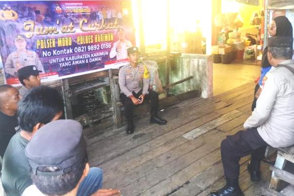 Wakilkan Kapolsek Moro di Jumat Curhat, Kanit Binmas Ajak Warga Moro Waspada Cuaca Ekstrem