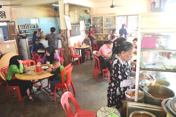 Suasana kedai kopi Botan di Karimun. (ft dok lendoot)