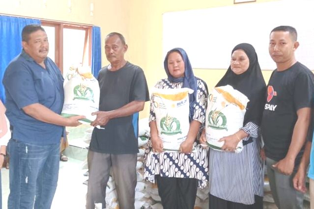 Kelurahan Raya Salurkan Bantuan Pangan bagi 105 KPM