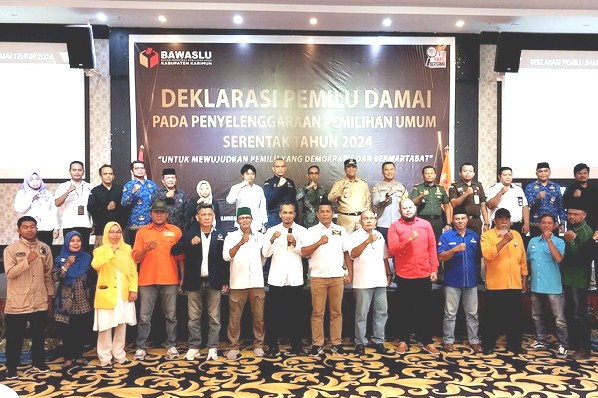 Perwakilan Peserta Pemilu 2024 di Aston Hotel saat dikumpukan Bawaslu Kabupaten Karimun dalam rangka Deklarasi Pemilu Damai, pagi tadi. (ft vel)