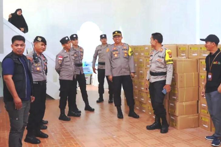 Pastikan Pemilu 2024 Lancar! Kapolres Cek Langsung Matlog di Gudang Logistik KPU Natuna