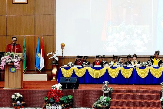Rapat senat terbuka Uniba untuk pengukuhan Surya Respationo sebagai Guru Besar Hukum kampus tersebut, kemarin. (ft uniba)