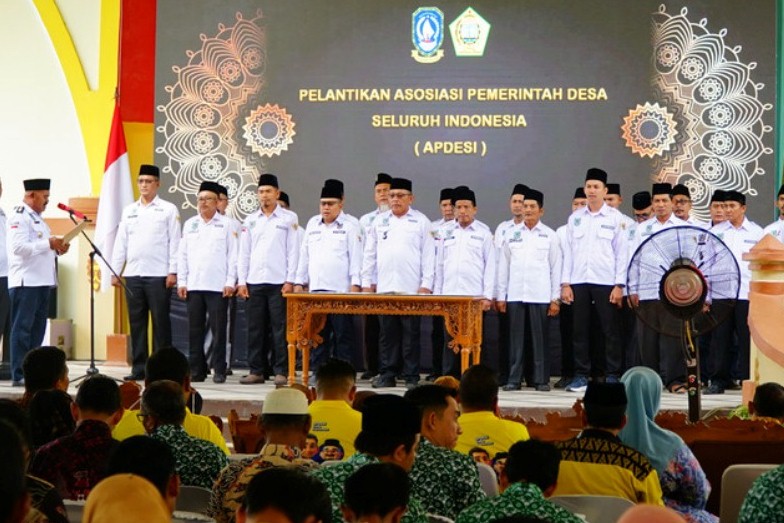 Suasana pengukuhan APDESI Kabupaten Karimun, ke,marin. (ft yudi)