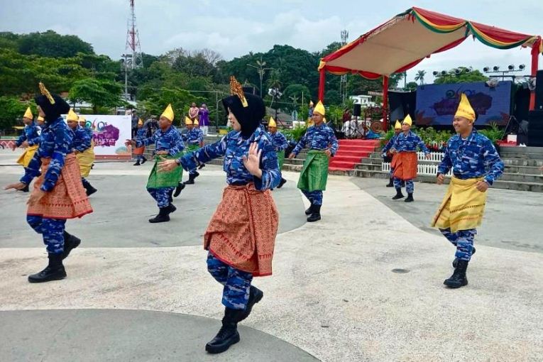 Flashmob Lanud RHF Tambah Kemeriahan Gawai Rakyat 2024 di Tanjungpinang
