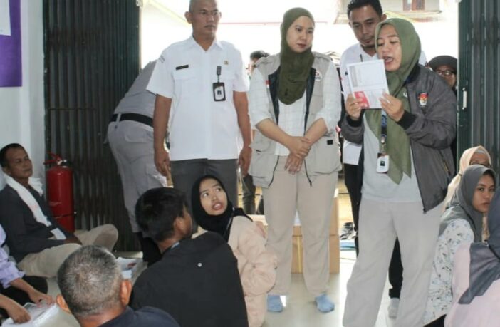 Suasana pelipatan suara suara Pemilu 2024 di KPU Lingga, pagi tadi. (ft wandi)