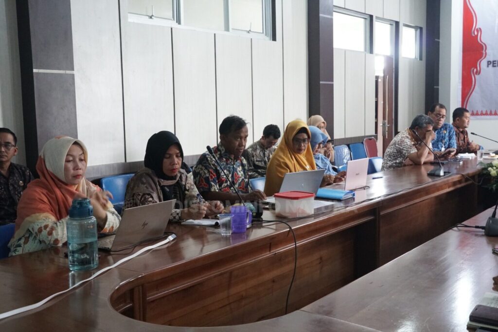Suasana rapat penentuan lokus stunting di Pemkab Karimun, siang tadi. (ft kominfotanuta)