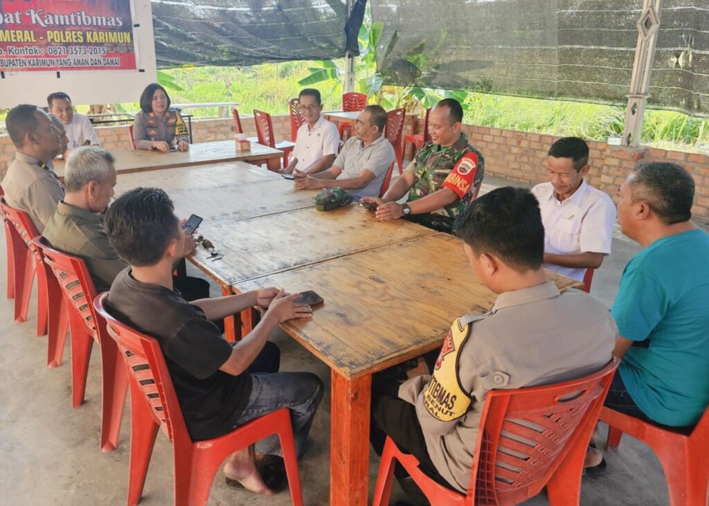 Suasana Curhat Kamtibmas di Kelurahan Parit Benut Kecamatan Meral, pagi tadi. (ft yudi)