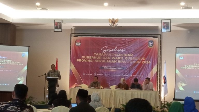 KPU Provinsi Kepri saat menyosialisasi rangkaian Pilkada 2024 di Hotel Aston, Kota Batam, belum lama ini. (ft qori)