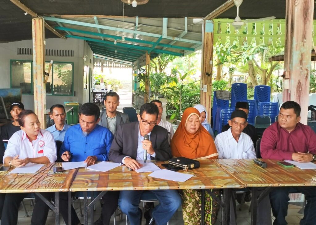 Kuasa hukum korban Halimah dan keluarga saat konferensi pers siang tadi. (ft msaimi)