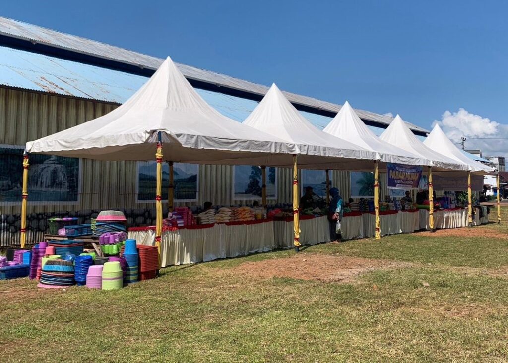 Implasman Timah Dabo, lokasi yang digunakan Disperindagkop Lingga untuk menggelar pasar murah, siang tadi dan besok. (fujiamar)