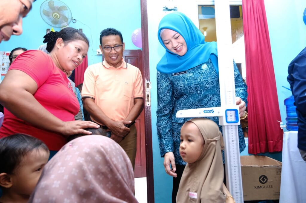 PKK dan Dinkes Dalduk KB Tanjungpinang saat menggelar kegiatan tentang pencegahan stunting, kemarin. (ft humaspemkotjpinang)