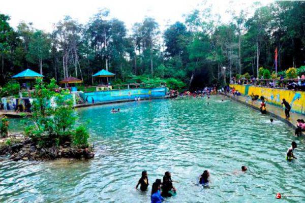 Pemandian Lubuk Papan ketika masih ramai dikunjungi warga. Foto beberapa waktu lalu. (ft tempatwisata)