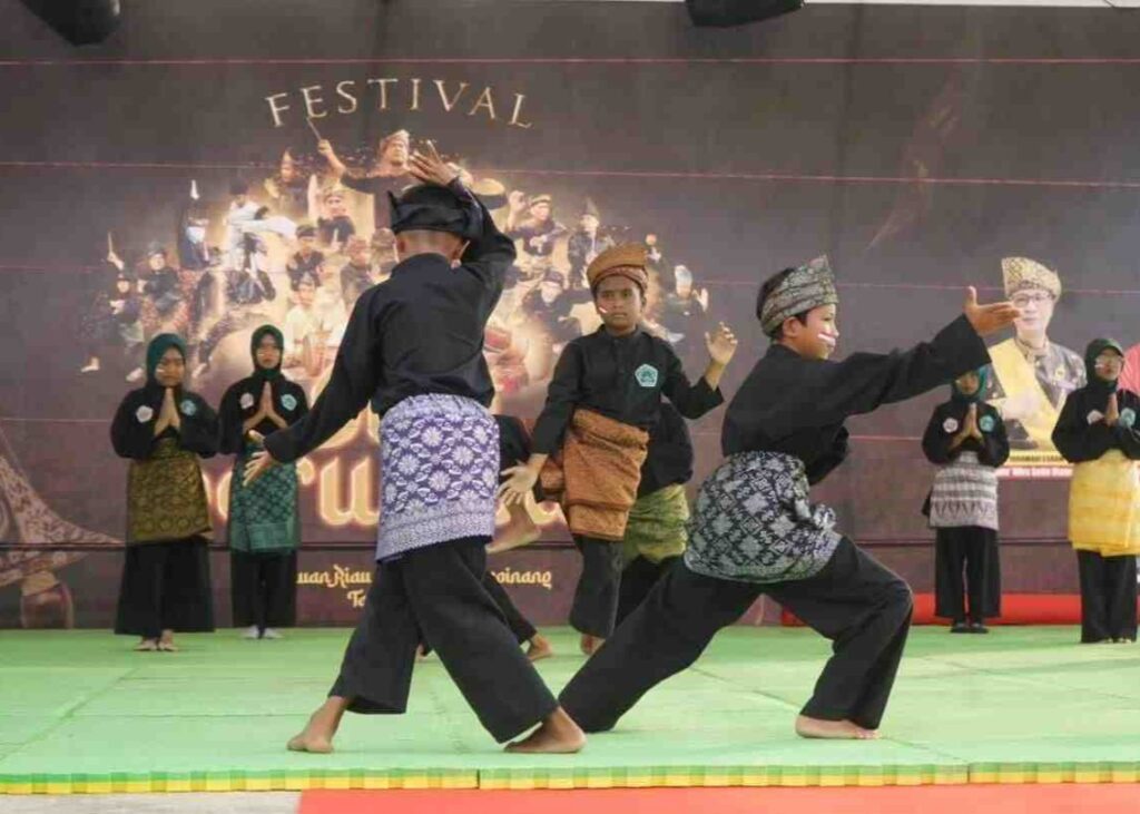Pagelaran Silat Serumpun pada tahun lalu. (ft disbudpartkjpinang)