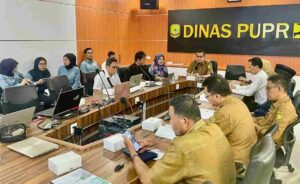 Pemko Tanjungpinang menggelar rapat pembahasan laporan pendahuluan dokumen rencana detail tata ruang (RDTR) 2024-2044. Rapat digelar di ruang rapat kantor Dinas PUPR, Tanjungpinang, Kepri, Selasa (30/7/2024). (ft fuji)