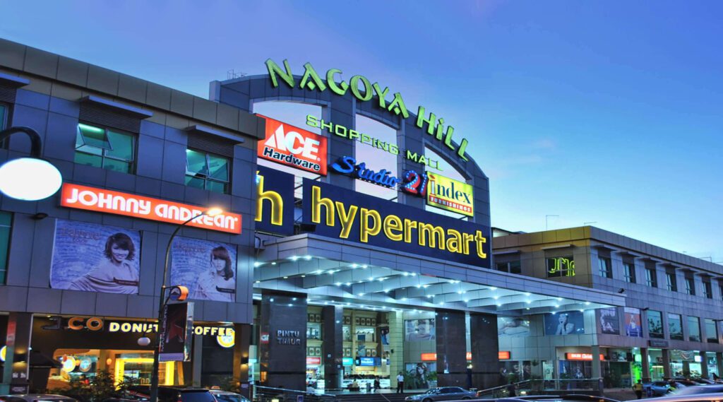 Tampak depan Nagoya Hills Shopping Center. (ft nagoyahillsbatam)