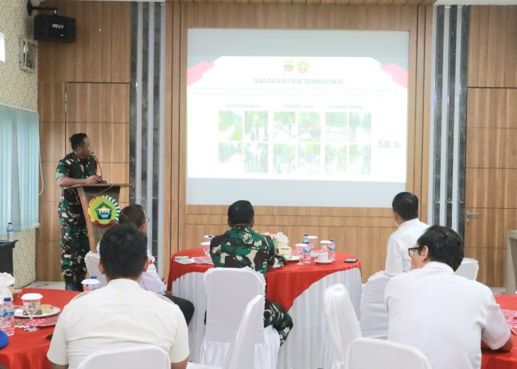 Dandim 0317 TBK saat memaparkan laporan TMMD ke 121, di Makodim, pagi tadi. (ft msaimi)